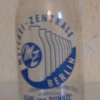 Alte Berliner Milchflasche aus den 60er Jahren - Meierei-Zentrale Berlin - MZ - Kühl und Dunkel Aufbewahren Bild 1