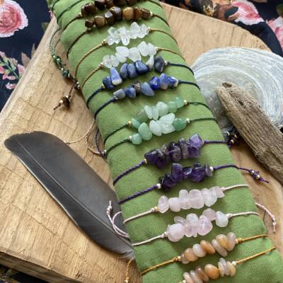 Sérénité - Edelstein-Armbänder als tägliche Begleiter für Schutz und Ausgeglichenheit (goldfarben)