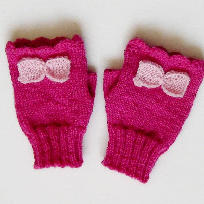 Kinderstulpen mit Daumen, pink, handgestrickt Stulpen mit Spitzenrand und Schleife, halbe Handschuhe, Manschette