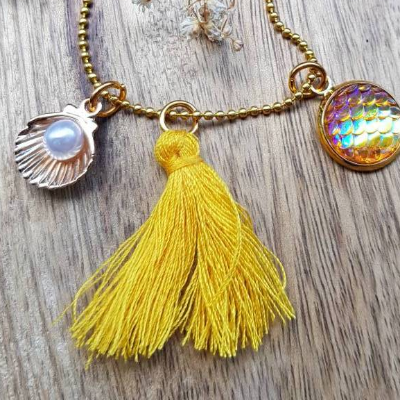 Kette gold gelb mit Muschel u Quaste Meerjungfrau Fischschuppe Cabochonschmuck Schuppen schillernd