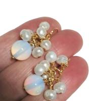Ohrringe handgemacht weiße Perlen Mix um synthetischen Opal als Cluster Perlenohrringe Brautschmuck Bild 1