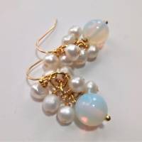 Ohrringe handgemacht weiße Perlen Mix um synthetischen Opal als Cluster Perlenohrringe Brautschmuck Bild 3