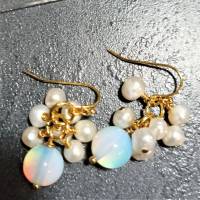 Ohrringe handgemacht weiße Perlen Mix um synthetischen Opal als Cluster Perlenohrringe Brautschmuck Bild 4