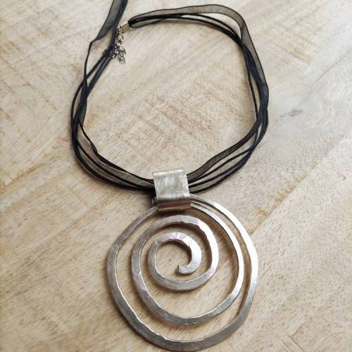 Drahtjuwel Aluminium Drahtschmuck, Set Ring und Kette Kautschukband, Spirale gold, keltischer Schmuck, Swarovski Aquamar