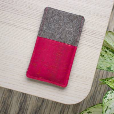 Handyhülle aus pinkem Kork und Wollfilz, Maßanfertigung