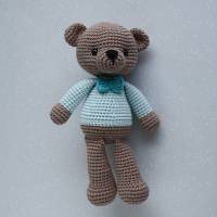 Häkeltier Teddybär Anton mit Fliege Häkelteddy braun/hellblau aus Baumwolle handgemacht tolles Geschenk für Kinder Bild 1