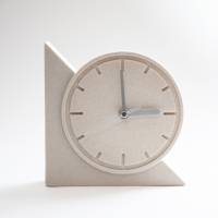 Trendige Deko-Uhr zum Hinstellen. Gefertigt aus Sandstein. Reine Handarbeit aus Deutschland. Ausgefallene Geschenkidee. Bild 1