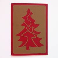Weihnachtskarte mit stilisiertem Weihnachtsbaum in Rot und Natur, handgemacht Bild 1
