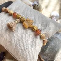 Maple Leaf - Perlenarmband mit Edelsteinen, Holzperlen, brauner Quaste, Ahorn-Blatt und Rocailles Bild 3