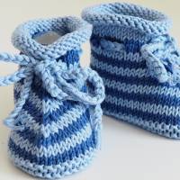 handgestrickte Babyschuhe, aus Baumwolle, 3-6 Monate, blau gestreift Bild 6