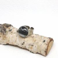 Stylischer Ring mit Marmor Cabochon, verstellbare Ringschiene Bild 2