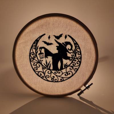 Stickdatei "junge Hexe" Silhouette für den 10x10 cm Rahmen