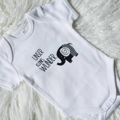 Babybody Unser kleines Wunder| Personalisierbar | Geschenk zur Geburt | Babykleidung | Elefant