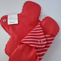 Waschbare Damenbinden, dreilagig - Zwei im Set - in rot-rosa "Streifen" - von he-ART by helen hesse Bild 5