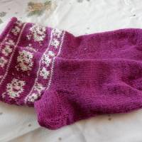 Handgestrickte lila  Damensocken mit Muster und Strasssteinchen, Bild 8