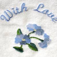 Gästehandtuch With Love mit einer blauen Blume bestickt von Hobbyhaus Bild 1
