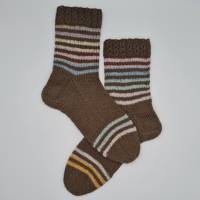 Gestrickte Socken in Braun mit dezenten Glitzer Streifen, Gr. 40/41, handgestrickt, la piccola Antonella Bild 3