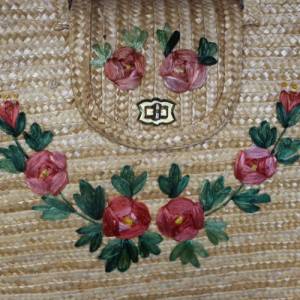 große Strohtasche bestickt Basttasche Strandtasche Blumendekor BOHO  Vintage 70er 80er Jahre Bild 2