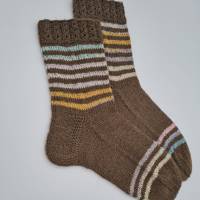 Gestrickte Socken in Braun mit dezenten Glitzer Streifen, Gr. 38/39, handgestrickt, la piccola Antonella Bild 3