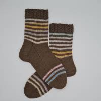 Gestrickte Socken in Braun mit dezenten Glitzer Streifen, Gr. 38/39, handgestrickt, la piccola Antonella Bild 4