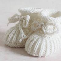 wollweiße Babyschuhe, 0-3 Monate, gestrickt, aus Wolle, in Patentmuster Bild 3