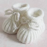 wollweiße Babyschuhe, 0-3 Monate, gestrickt, aus Wolle, in Patentmuster Bild 4