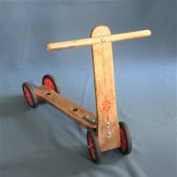 alter Kinderroller aus Holz mit 4 Rädern Bild 2