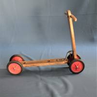 alter Kinderroller aus Holz mit 4 Rädern Bild 4
