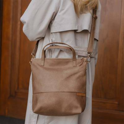 Mittelgroße Umhängetasche in Hellbraun