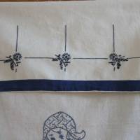 bestickter Vintage Vorhang für Küchenregal Mädchen Blumen Bild 5