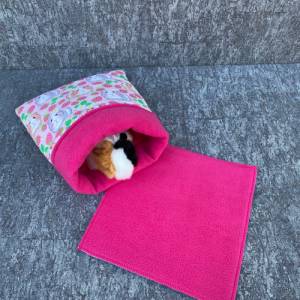 Kuschelsack inkl. Pipipad Meerschweinchen Guinea Pig -Himbeeren/pink- Bild 1