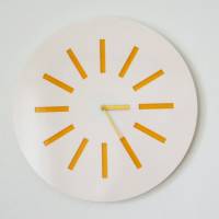 Weisse Design-Wanduhren mit Sonne-/Strahlen-Dekor, 40cm Ø - verschiedene Farben Bild 2
