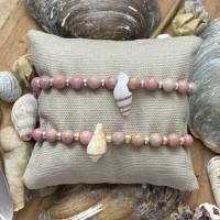 Pastel Shells - Maritime Perlenarmbänder mit Rhodonit, Hämatit, Rocailles und echter Muschel Bild 1
