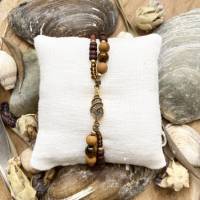 Tenderness - Zweireihiges Perlenarmband mit Holz, Tigerauge, Jaspis, Rocailles und Meeresschnecken-Verbinder in gold Bild 1