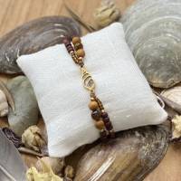 Tenderness - Zweireihiges Perlenarmband mit Holz, Tigerauge, Jaspis, Rocailles und Meeresschnecken-Verbinder in gold Bild 2