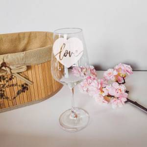 Personalisiertes Weinglas mit Name und Herz Motiv | Trinkglas mit Namen | Geschenke mit Wunschgravur Bild 1