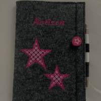 Besticktes Notizbuch aus Filz mit Stiftehalter Bild 2