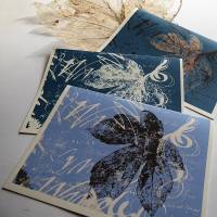Postkartenset 3 Stück handgemacht Blätter mit Kalligraphie in verschiedenen Blautönen Bild 1