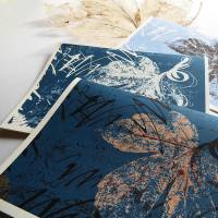 Postkartenset 3 Stück handgemacht Blätter mit Kalligraphie in verschiedenen Blautönen Bild 3
