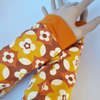 Armstulpen aus Jersey - BLUMEN in senf-braun mit orange - von he-ART by helen hesse Bild 7