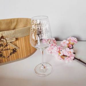 Personalisiertes Weinglas mit Name und Spruch | Trinkglas mit Namen | Geschenke mit Wunschgravur Bild 1