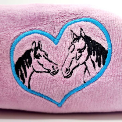 Stickdatei "Zwei Pferde mit Herz" in 3 verschiedenen Größen
