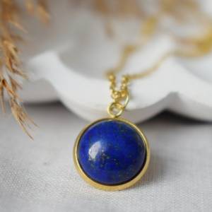 Lapislazuli Kette Gold, Halskette mit rundem Anhänger blauem Stein, Edelstein, Cabochon, Lapis Lazuli, 12mm, September G Bild 5