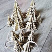 11 Origami Tannenbäume aus Papier gold Weihnachten, Advent, Fest, zum Hinstellen und Aufhängen Bild 1