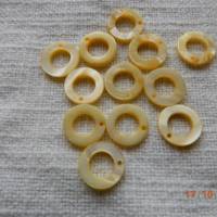 Perlen-Set,12 Kunststoff Perlen in Ringform im Säckchen,gelb, Bild 3
