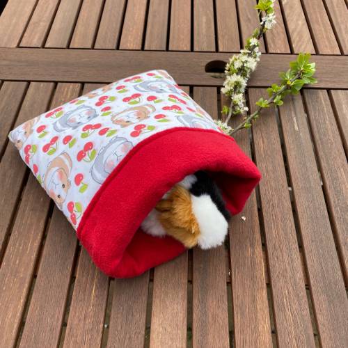 KuschelSack / Schlafsack / KuschelHöhle Meerschweinchen Guinea Pig -Kirschen/rot-