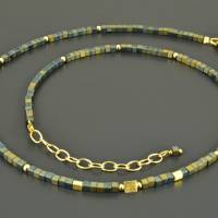 Zarte Halskette mit Hämatit und vergoldetem 925er Silber, minimalistische,zierliche Edelsteinkette, kleine Würfelkette Bild 2