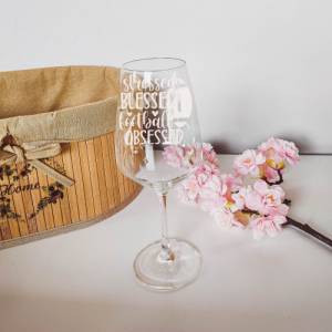 Personalisiertes Weinglas mit Name und Football Spruch | Trinkglas mit Namen | Geschenke mit Wunschgravur Bild 1