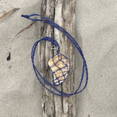 Shells - Lange dunkelblaue Halskette mit echter Muschel und Metall-Anker