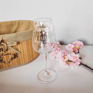 Personalisiertes Weinglas mit Name und Spruch Gravur | Lustiges Weinglas mit Namen | Geschenke mit Wunschgravur Bild 1